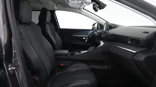 Harmaa Maastoauto, Peugeot 5008 – SZA-791