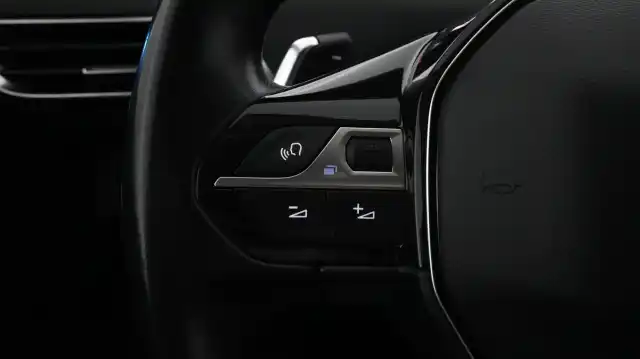 Harmaa Maastoauto, Peugeot 5008 – SZA-791
