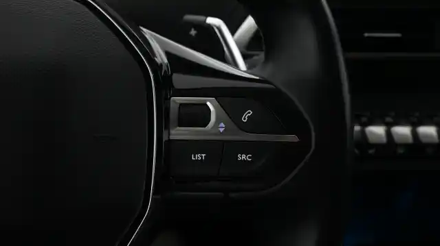 Harmaa Maastoauto, Peugeot 5008 – SZA-791
