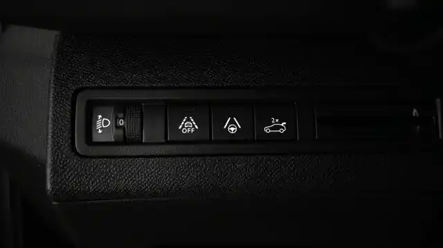Harmaa Maastoauto, Peugeot 5008 – SZA-791