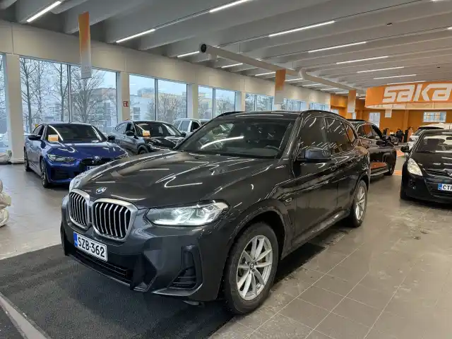 Harmaa Maastoauto, BMW X3 – SZB-362