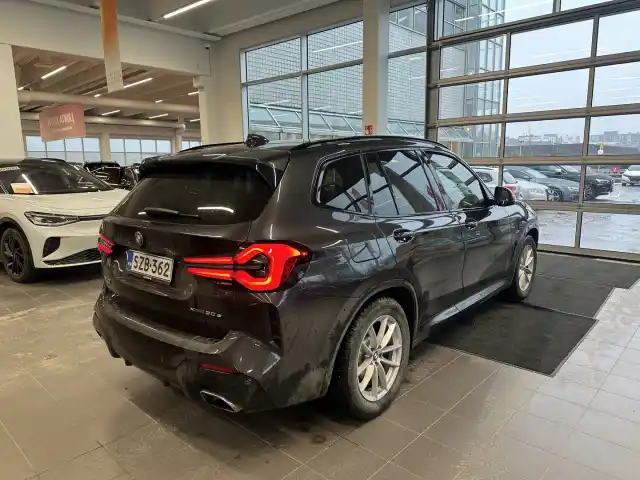 Harmaa Maastoauto, BMW X3 – SZB-362