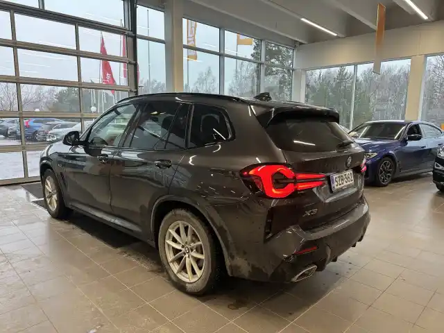 Harmaa Maastoauto, BMW X3 – SZB-362