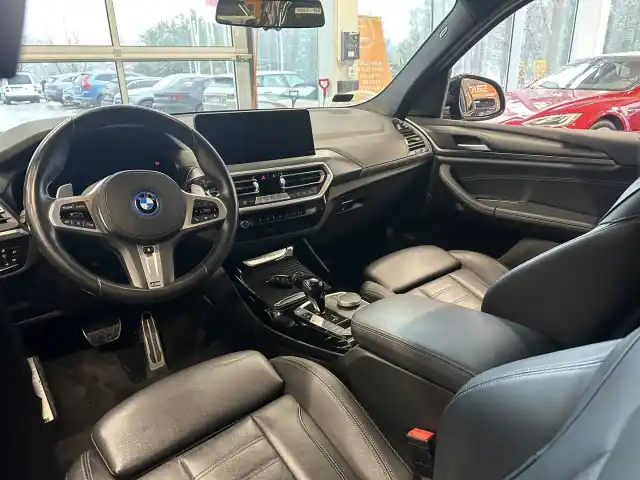 Harmaa Maastoauto, BMW X3 – SZB-362