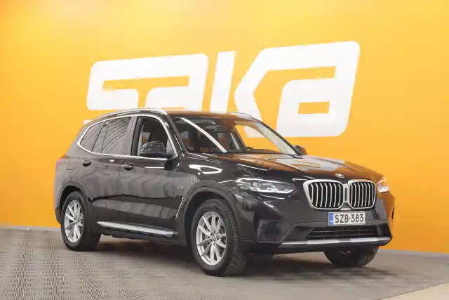 Musta Maastoauto, BMW X3 – SZB-383