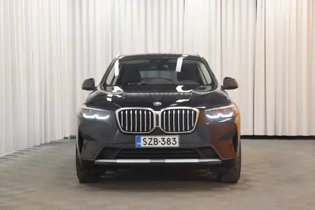 Musta Maastoauto, BMW X3 – SZB-383