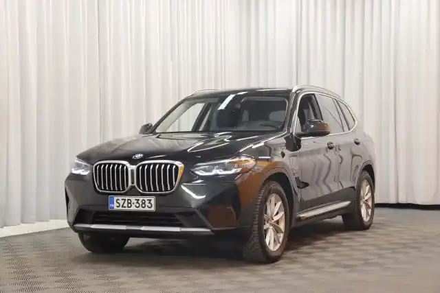 Musta Maastoauto, BMW X3 – SZB-383