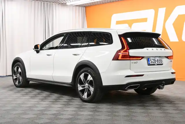 Valkoinen Farmari, Volvo V60 Cross Country – SZB-855