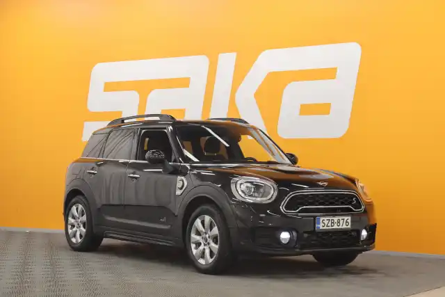 Musta Maastoauto, Mini Countryman – SZB-876