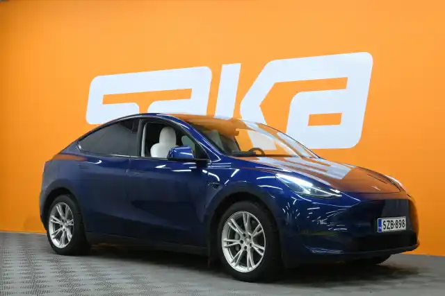 Sininen Maastoauto, Tesla Model Y – SZB-898