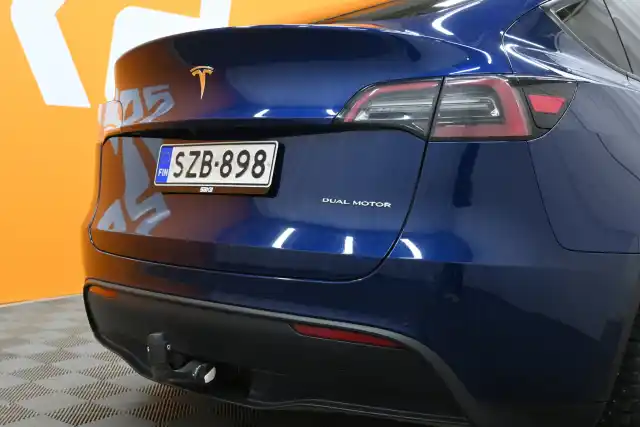 Sininen Maastoauto, Tesla Model Y – SZB-898