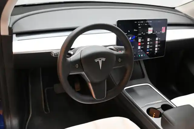 Sininen Maastoauto, Tesla Model Y – SZB-898