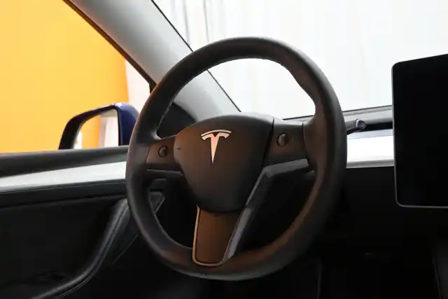 Sininen Maastoauto, Tesla Model Y – SZB-898