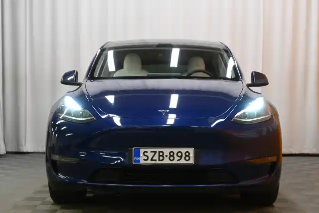 Sininen Maastoauto, Tesla Model Y – SZB-898