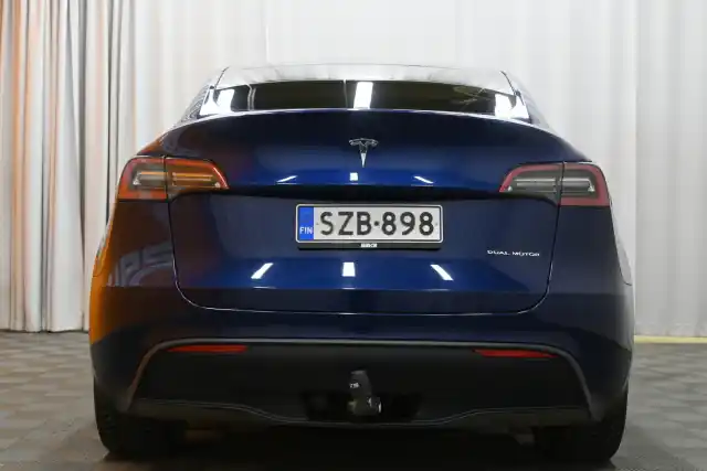 Sininen Maastoauto, Tesla Model Y – SZB-898