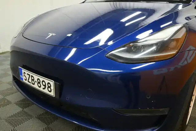 Sininen Maastoauto, Tesla Model Y – SZB-898