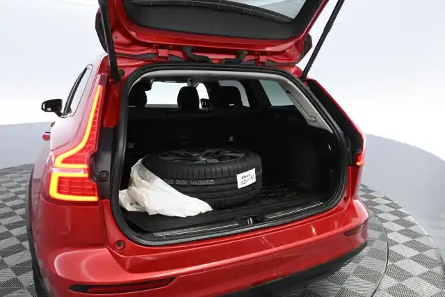 Punainen Farmari, Volvo V60 Cross Country – SZC-112