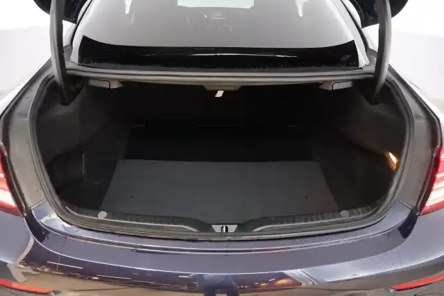 Sininen Coupe, Mercedes-Benz C 43 AMG – SZC-747