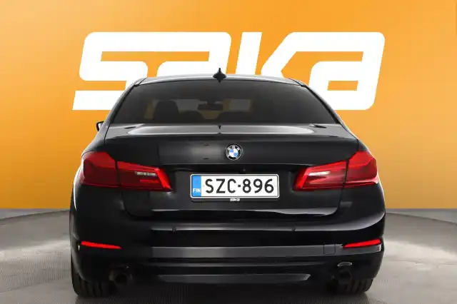 Musta Sedan, BMW 530 – SZC-896