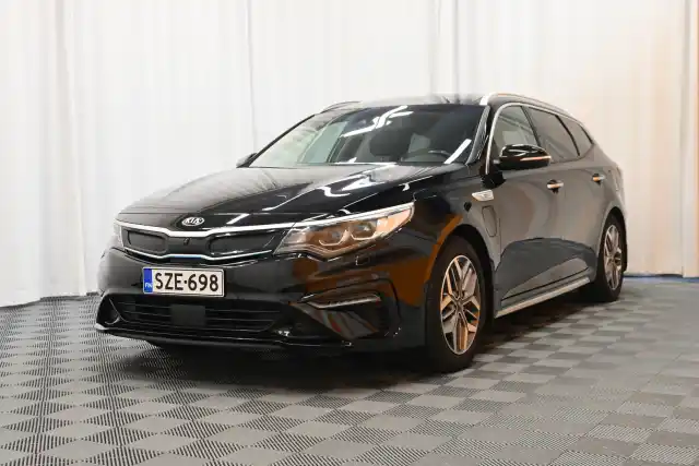 Musta Farmari, Kia Optima – SZE-698