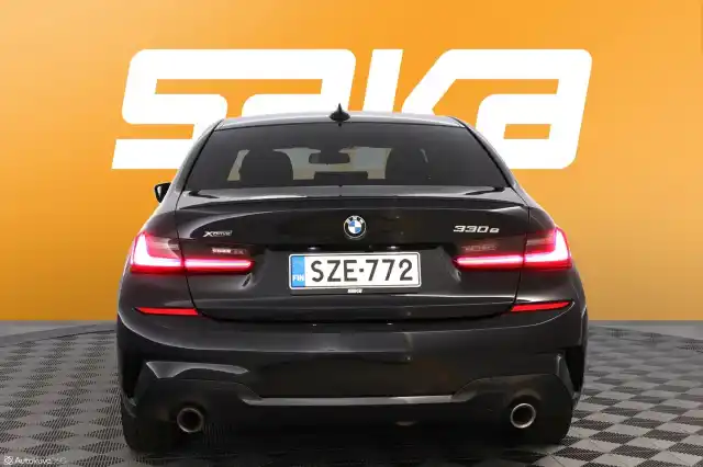 Musta Sedan, BMW 330 – SZE-772