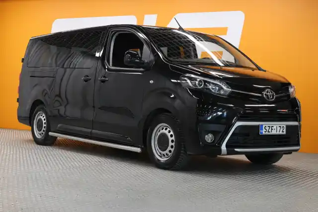 Musta Tila-auto, Toyota Proace Verso – SZF-172