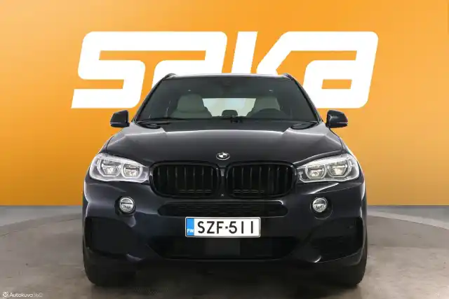 Musta Maastoauto, BMW X5 – SZF-511