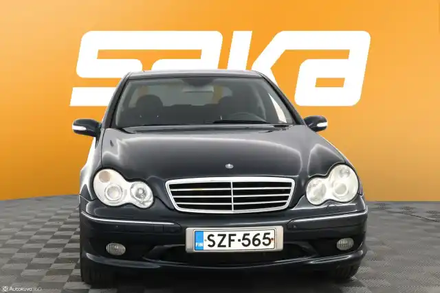 Sininen Sedan, Mercedes-Benz C – SZF-565