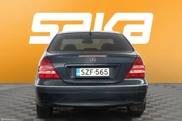 Sininen Sedan, Mercedes-Benz C – SZF-565