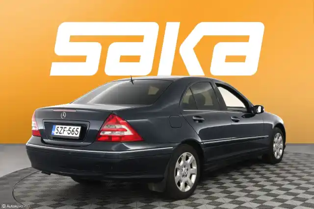 Sininen Sedan, Mercedes-Benz C – SZF-565
