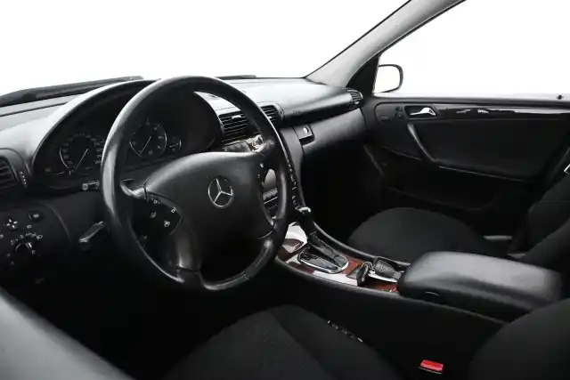 Sininen Sedan, Mercedes-Benz C – SZF-565