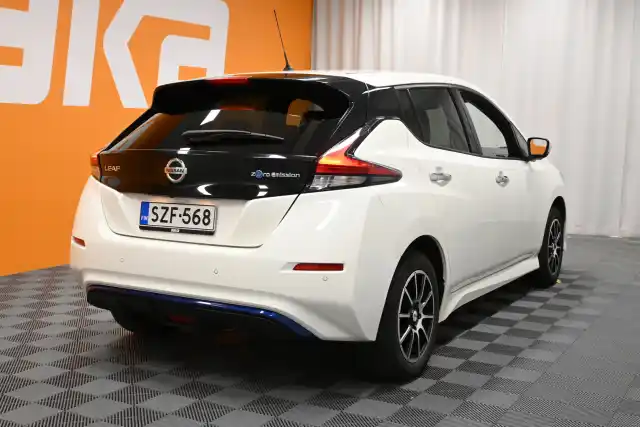 Valkoinen Viistoperä, Nissan Leaf – SZF-568