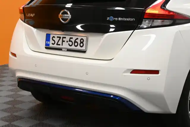 Valkoinen Viistoperä, Nissan Leaf – SZF-568