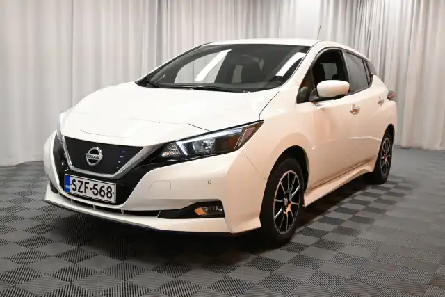 Valkoinen Viistoperä, Nissan Leaf – SZF-568