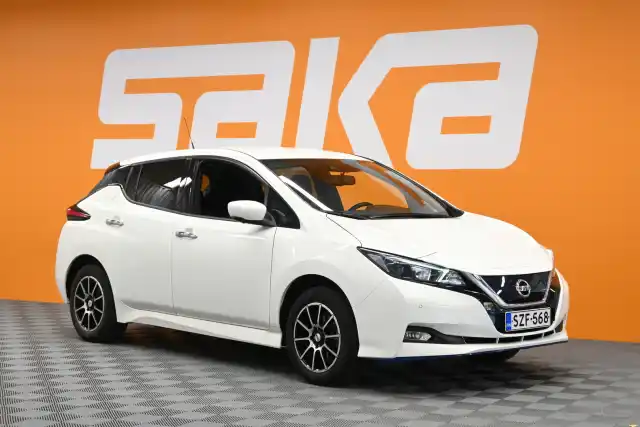 Valkoinen Viistoperä, Nissan Leaf – SZF-568