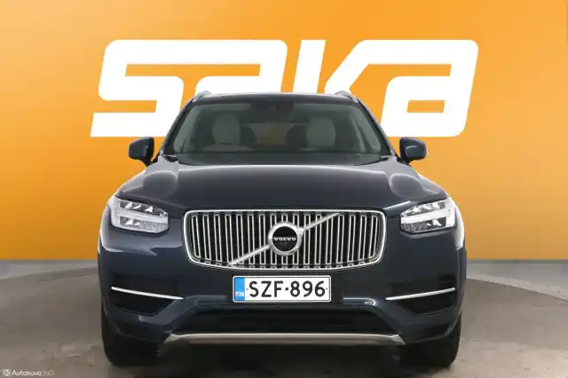 Sininen Maastoauto, Volvo XC90 – SZF-896