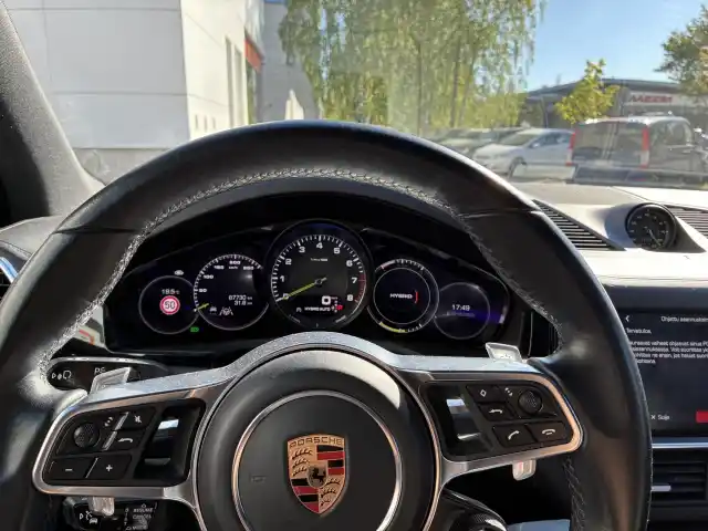 Valkoinen Farmari, Porsche Cayenne – SZF-982