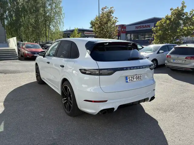 Valkoinen Farmari, Porsche Cayenne – SZF-982