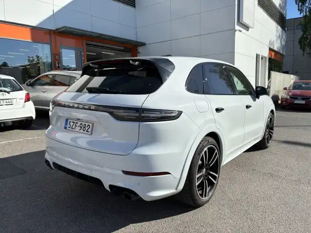 Valkoinen Farmari, Porsche Cayenne – SZF-982