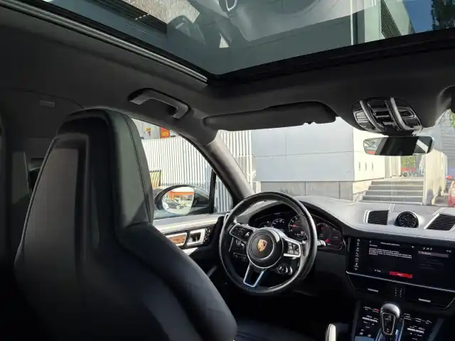 Valkoinen Farmari, Porsche Cayenne – SZF-982