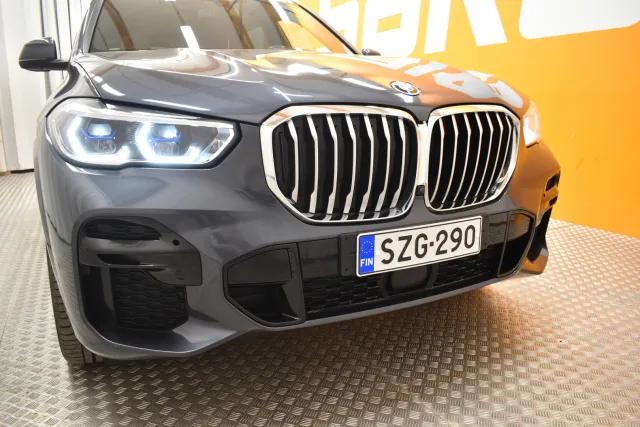 Harmaa Maastoauto, BMW X5 – SZG-290