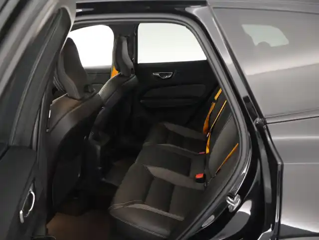 Musta Maastoauto, Volvo XC60 – SZG-313