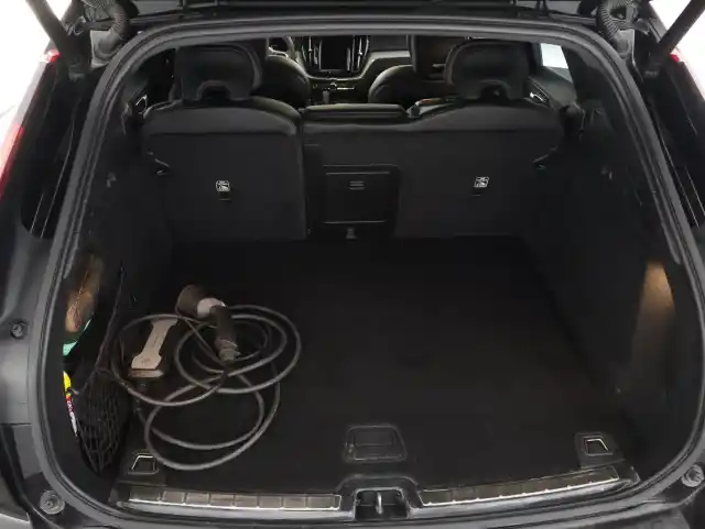 Musta Maastoauto, Volvo XC60 – SZG-313