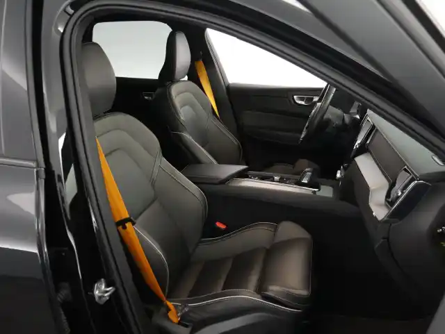 Musta Maastoauto, Volvo XC60 – SZG-313