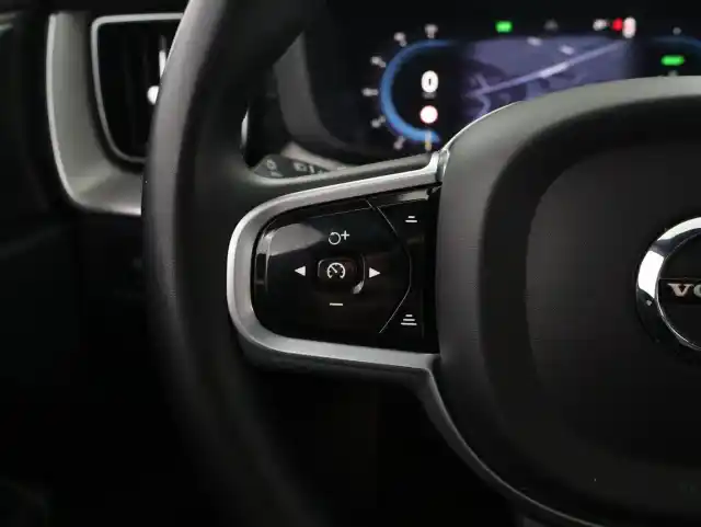 Musta Maastoauto, Volvo XC60 – SZG-313