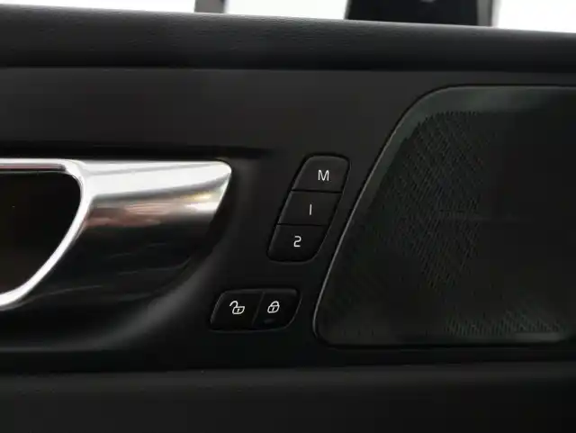 Musta Maastoauto, Volvo XC60 – SZG-313