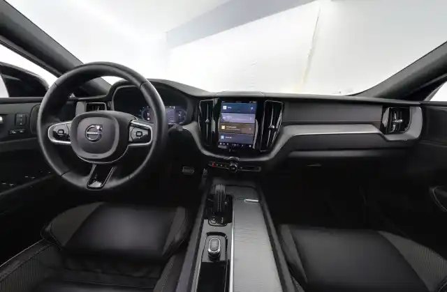 Musta Maastoauto, Volvo XC60 – SZG-313