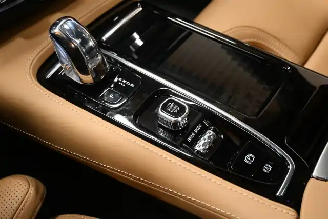 Musta Sedan, Volvo S90 – SZG-660