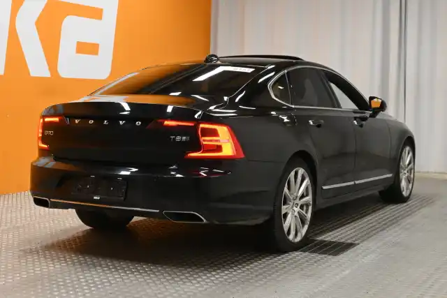 Musta Sedan, Volvo S90 – SZG-660