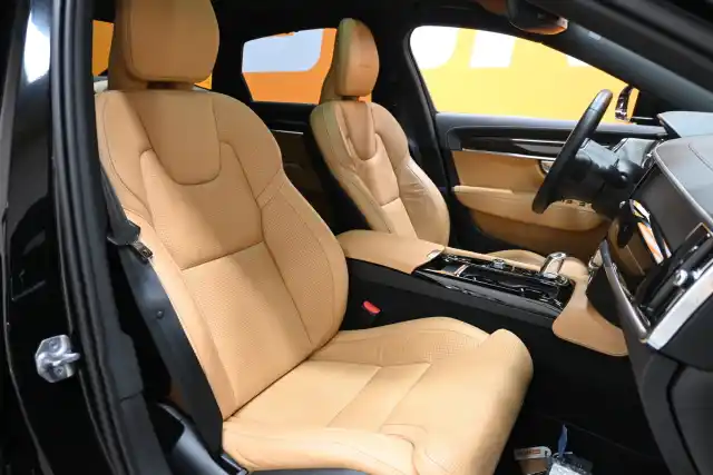 Musta Sedan, Volvo S90 – SZG-660